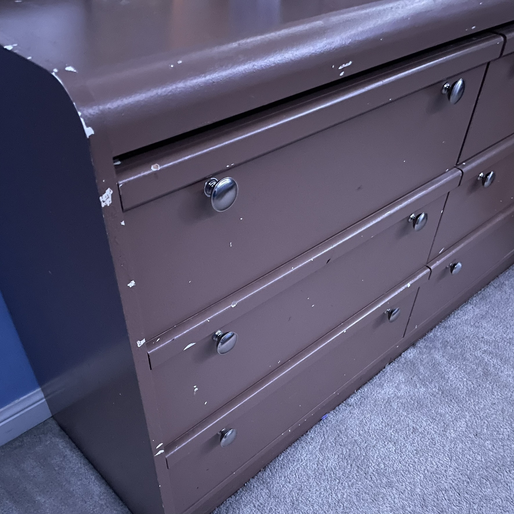 This is a clothing drawer and the sound of it being opened and closed